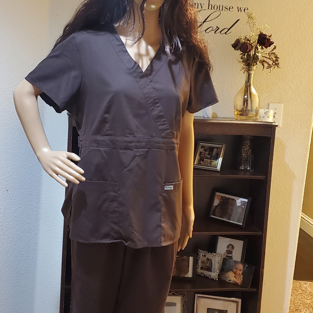 Scrub set